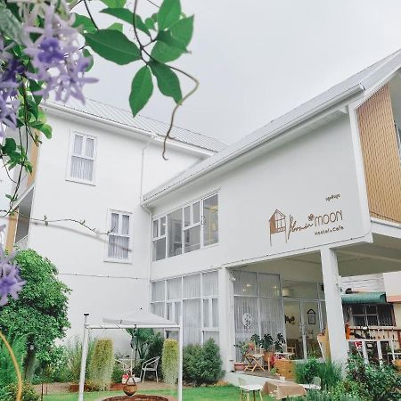 Bloomin' Moon Hostel & Cafe, Chiang Mai Old Town Eksteriør billede