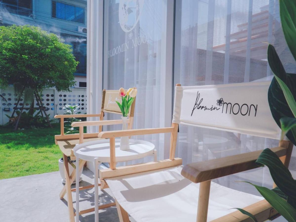 Bloomin' Moon Hostel & Cafe, Chiang Mai Old Town Eksteriør billede